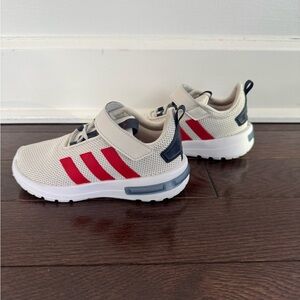 Adidas sneaker size 10 toddler
